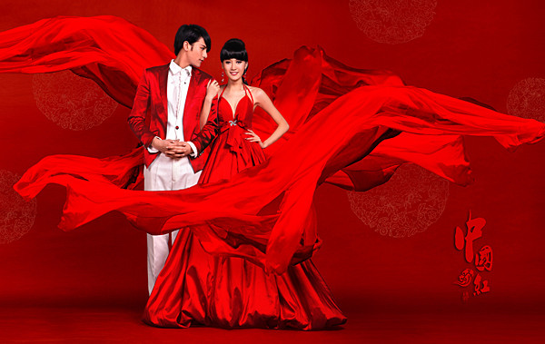 中国红婚纱图片_大气中国红婚纱(2)