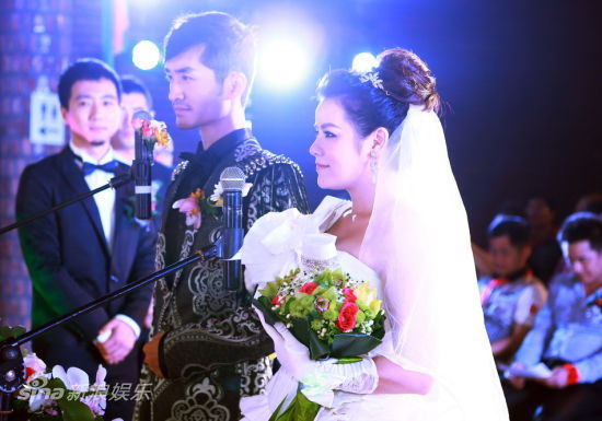 旅游卫视主持人雷悦和演员李泰举行复古婚礼派对