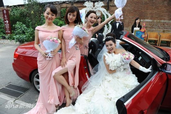 旅游卫视主持人雷悦和演员李泰举行复古婚礼派对(5)