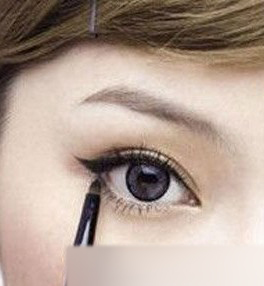 新手化妆教程之眼线的画法