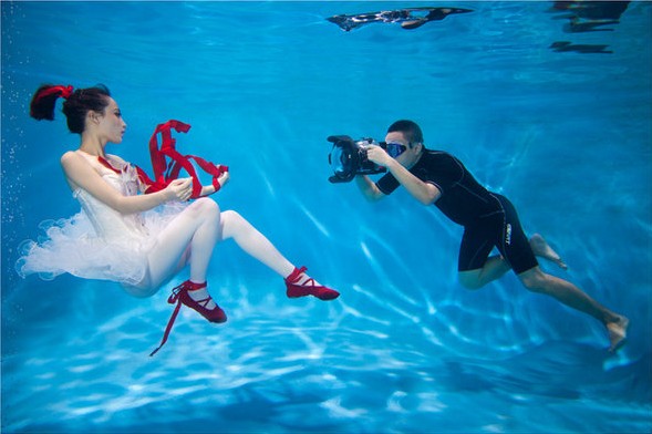 水下摄影在国内仍是冷门 摄影师称拍摄太累
