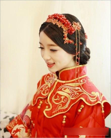 中式新娘盘发发型 塑造端庄典雅形象