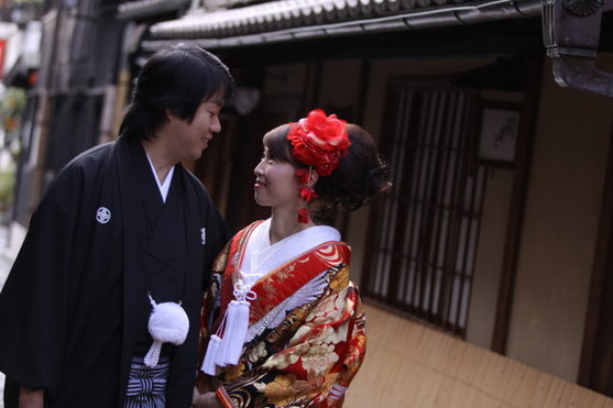 日本京都推出拍摄和服结婚照服务招揽中国游客