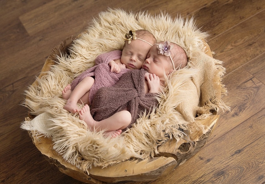 摄影师发明宝宝催眠法 作品呈现宝宝最美睡姿