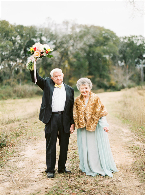 孙女掌镜为祖父母拍摄63周年结婚纪念照 甜蜜