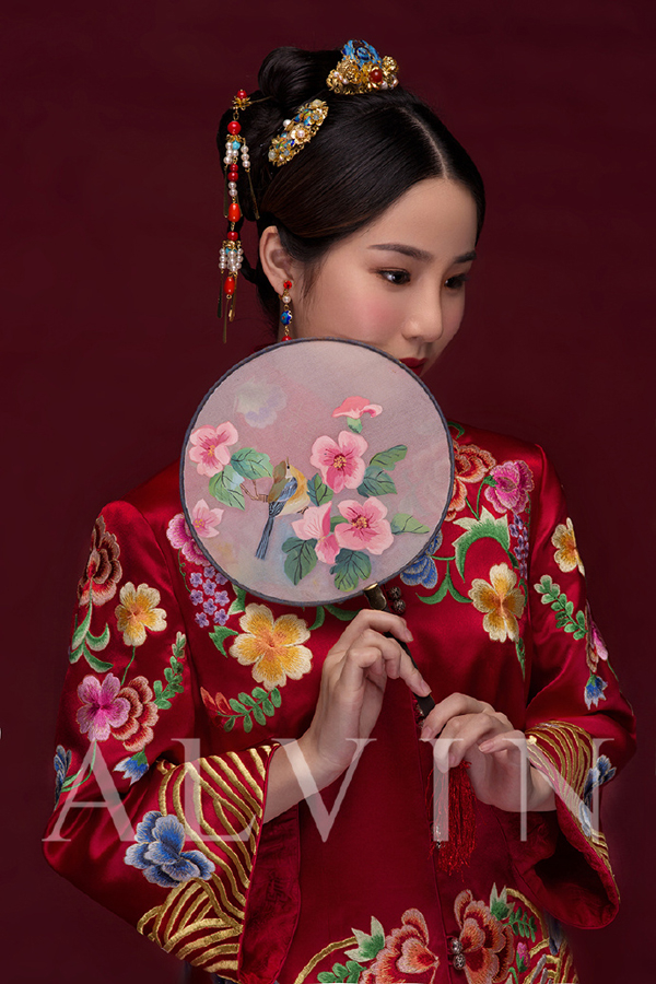 中式新娘造型 古典高贵气质与柔情的完美结合_妆面赏析_影楼化妆_黑光网