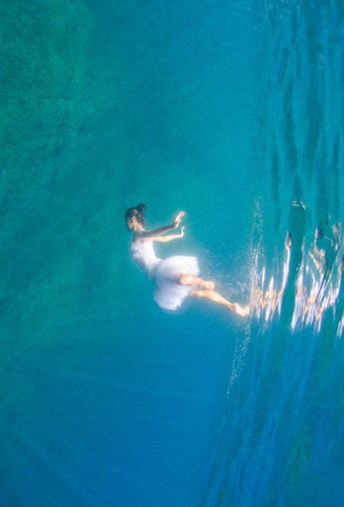 美仑美奂的水下芭蕾舞 海底深处绽放的曼妙舞姿