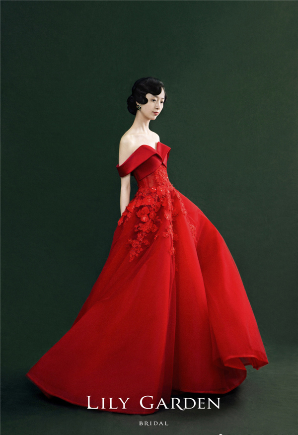 红色礼服新娘造型 **展现东方女性神韵之美