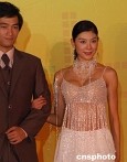 最新影楼资讯新闻-广州时装秀展示价值百万元水晶婚纱