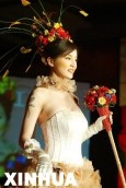 最新影楼资讯新闻-中国婚博会上的婚纱展示 2005-5-14