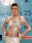 最新影楼资讯新闻-美女模特身穿透明婚纱亮相泰国曼谷婚纱展 2005-6-6
