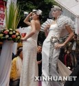 最新影楼资讯新闻-重庆上演街头婚纱秀