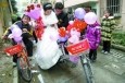 最新影楼资讯新闻-自行车迎亲 低碳婚礼受追捧