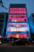 最新影楼资讯新闻-芭比上海旗舰店内的豪华装修阵容