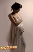 最新影楼资讯新闻-美女摄影师团队走红 专给孕妇拍“全裸玉照”