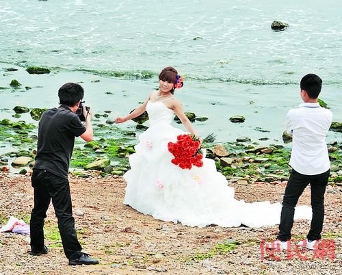“山寨摄影师”拍砸婚礼 新人应签订协议维权 婚庆 婚礼 摄影
