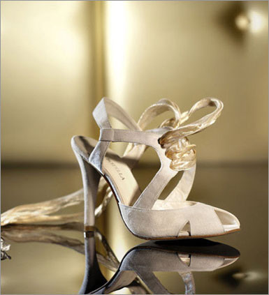 灰姑娘的水晶鞋 实用新娘婚鞋推荐 婚礼策划 新娘造型