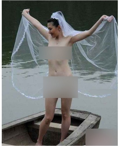 网友上传裸体婚纱照 新挑战引发争议 人体摄影 裸婚