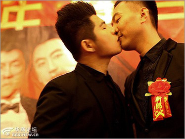 深圳首对“同志”恋人举办公开婚礼 婚宴现场冷清　婚嫁资讯 同志婚礼
