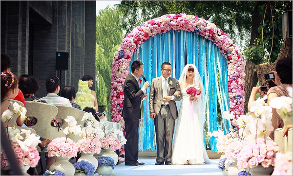 粉蓝撞色主题婚礼布置 户外婚礼的爱之记录 婚礼跟拍 