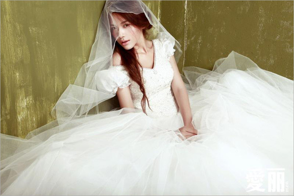 末日视觉冲击：2012新娘婚纱造型流行时尚 婚纱礼服