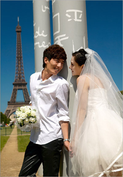 巴黎旅游婚纱 埃菲尔铁塔的永恒记忆 婚纱摄影