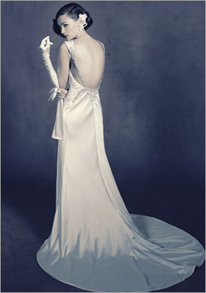 复古露背新娘婚纱正流行 演绎优雅蓝调气质 婚纱礼服