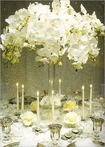 发散性桌花为婚礼“助阵” 用美丽花器制造奢华感 婚礼策划