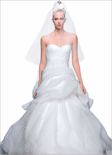 新娘婚纱与头纱搭配法则 演绎不同风格的完美