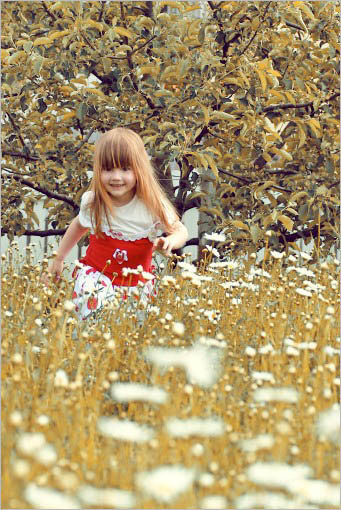 Photoshop调出草地儿童照片梦幻的橙黄色