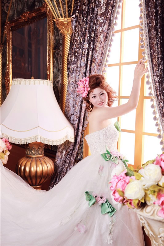 周克华女友五千元写真系在宜宾台北新娘拍摄