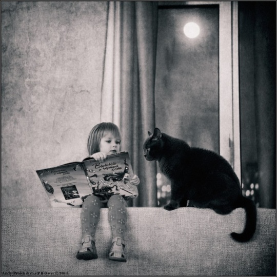 与猫咪一起长大的童年　儿童摄影