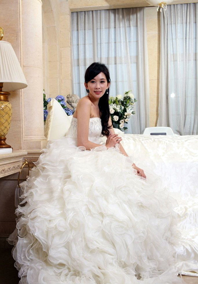 女星婚纱造型媲美　最美新娘