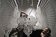 最新影楼资讯新闻-银白世界冬季动态橱窗设计：天使的翅膀