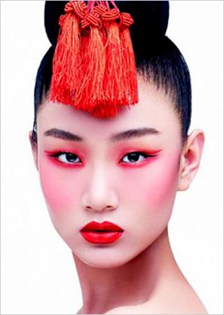 中国红新娘妆容