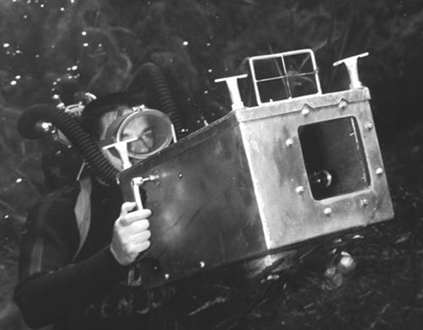 摄影老照片：60年前的水底摄影