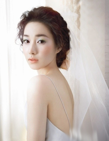 2013四款韩式新娘甜美发型赏析