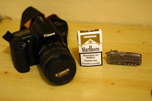 摄影DIY 香烟盒、锡箔纸变身成内置闪光扩散板