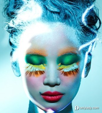 李东田揭秘2013春夏彩妆趋势 打破传统的色彩界限