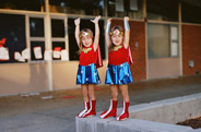 最新影楼资讯新闻-人像摄影：可爱双胞胎小姐妹的幸福生活