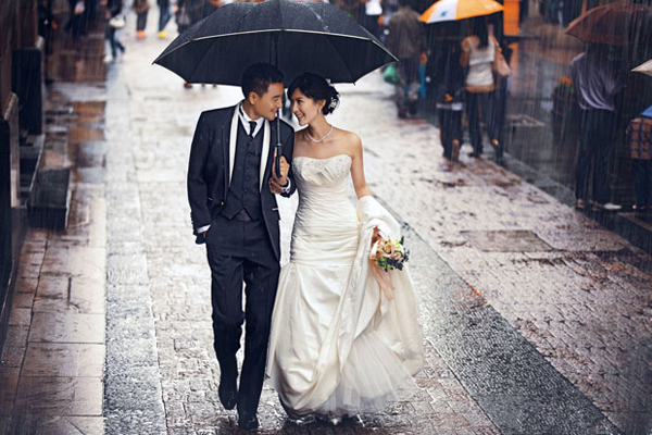 雨中街景婚纱拍摄5个要点