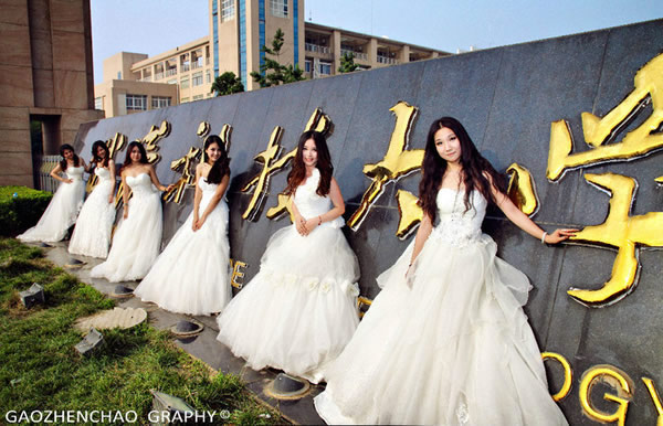 最新影楼资讯新闻-武汉大学生拍婚纱毕业照成关注焦点