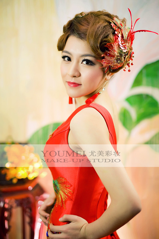 2013最新新娘红色礼服造型