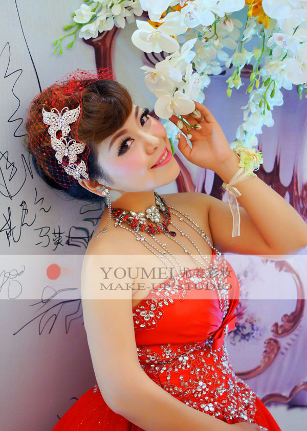 2013最新新娘红色礼服造型