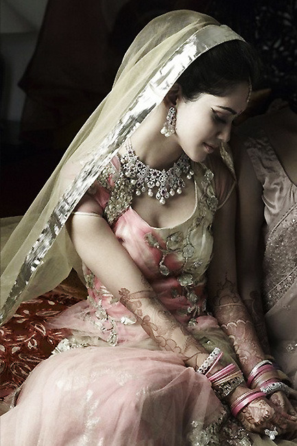 丰腴美艳的印度新娘妆容赏析