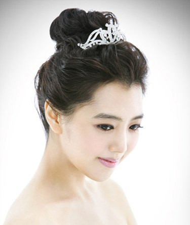 超简洁新娘发型 变身夏日典雅女神(2)