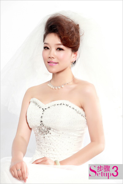 2013新娘造型步骤详解 新娘饰品趋势发布 
