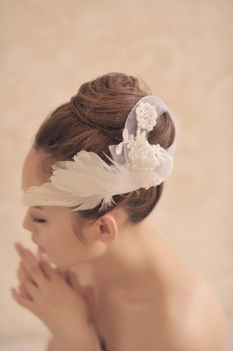 羽毛蕾丝新娘发饰 塑造清新女神