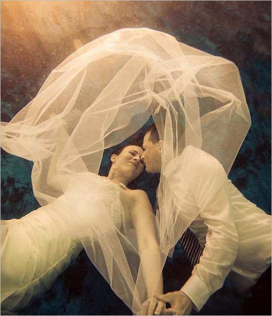 夏日炎炎 如何在水下拍摄灵动唯美婚纱照