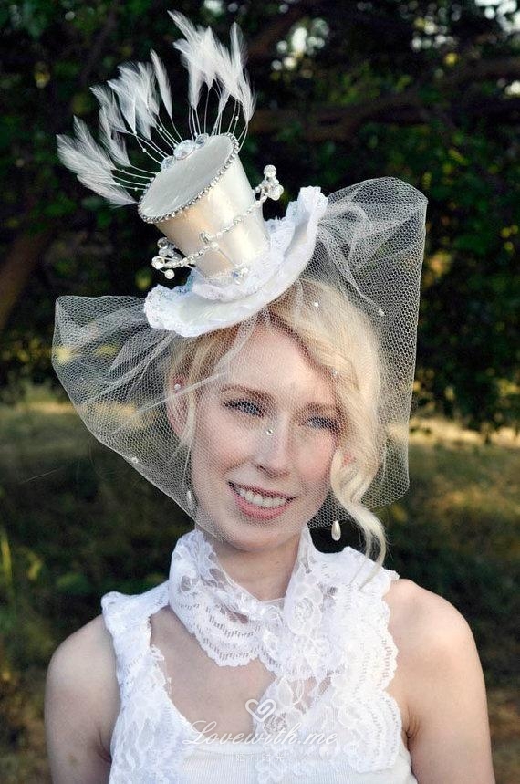 独特惊艳的新娘小礼帽 带出英式贵族的艳丽气质